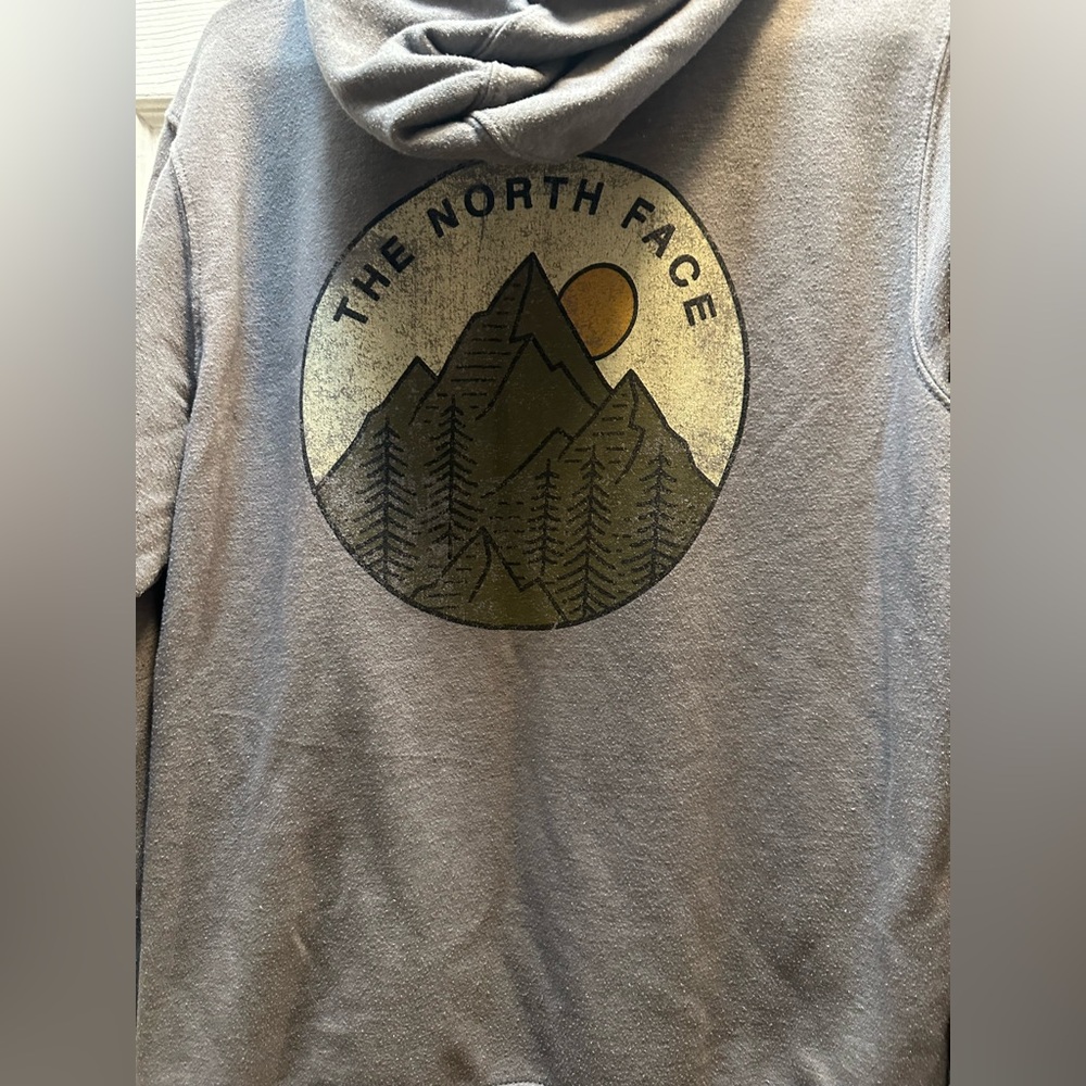 Really nice Mens North Face hoodie size Medium